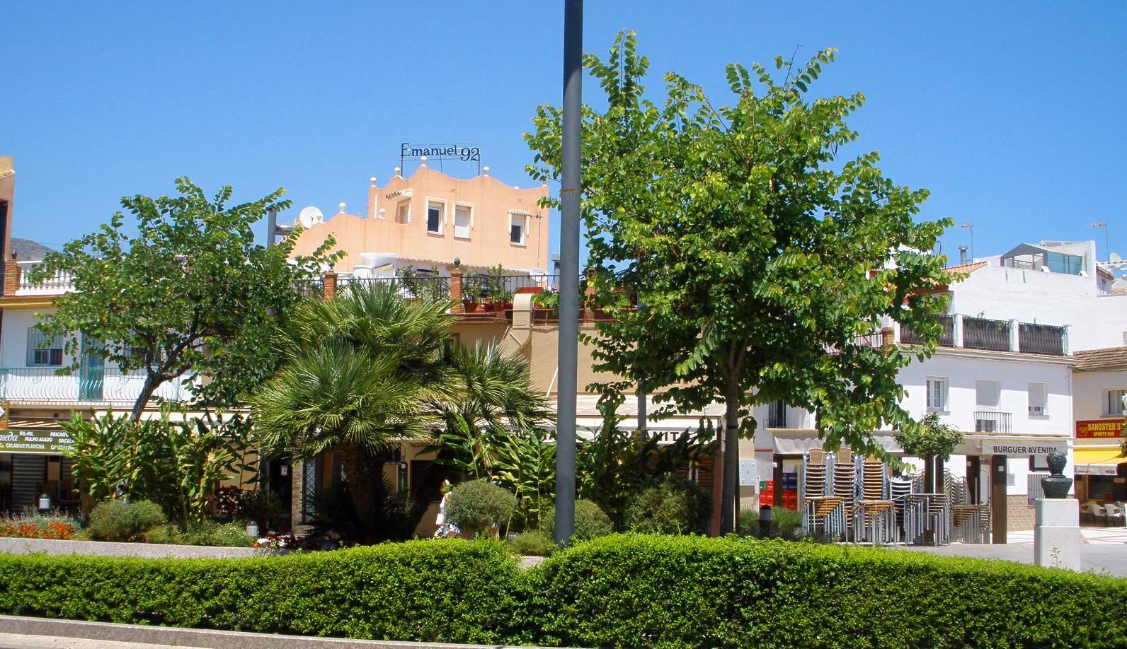 A street in central Arroyo de la Miel with mountains in the background